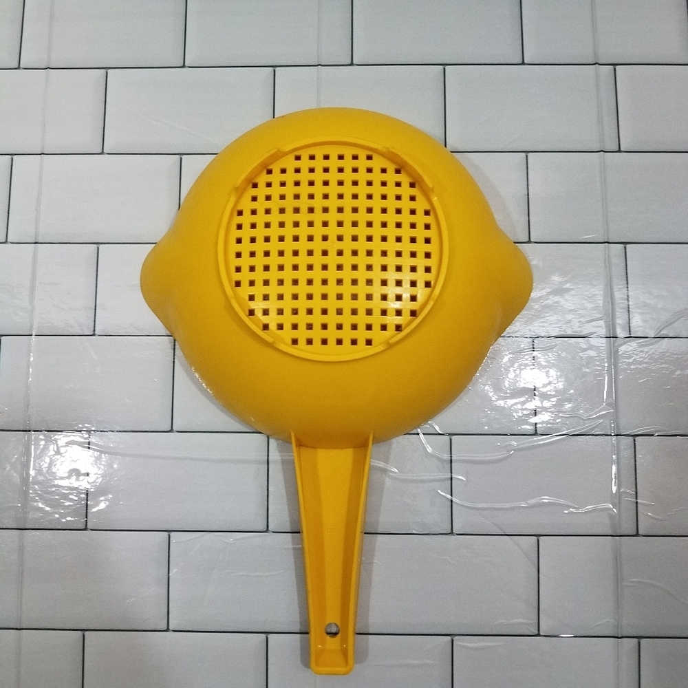 Tupperware Colander - Picture 4 of 11
